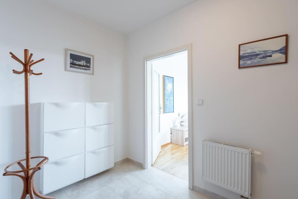 Sunny Safron Apartment براغ المظهر الخارجي الصورة