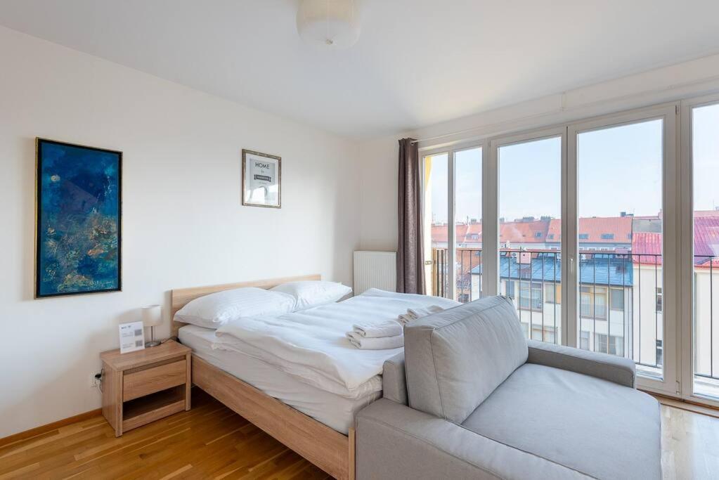 Sunny Safron Apartment براغ المظهر الخارجي الصورة