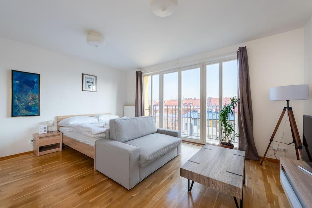 Sunny Safron Apartment براغ المظهر الخارجي الصورة