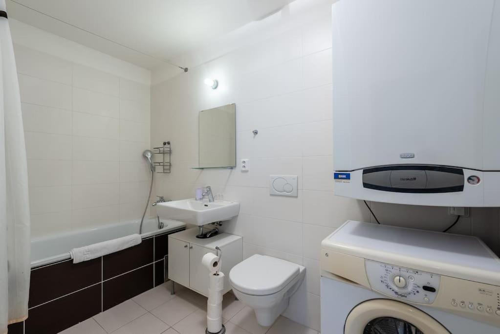 Sunny Safron Apartment براغ المظهر الخارجي الصورة