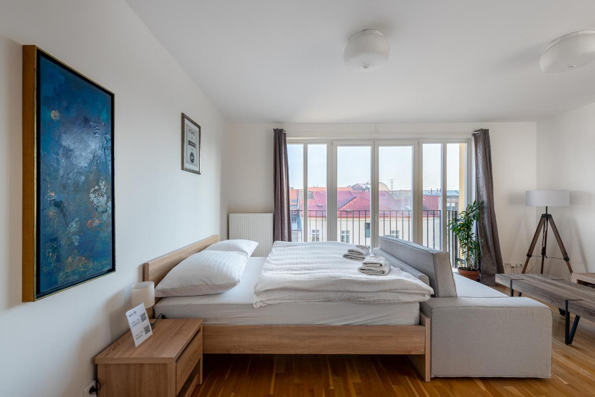 Sunny Safron Apartment براغ المظهر الخارجي الصورة
