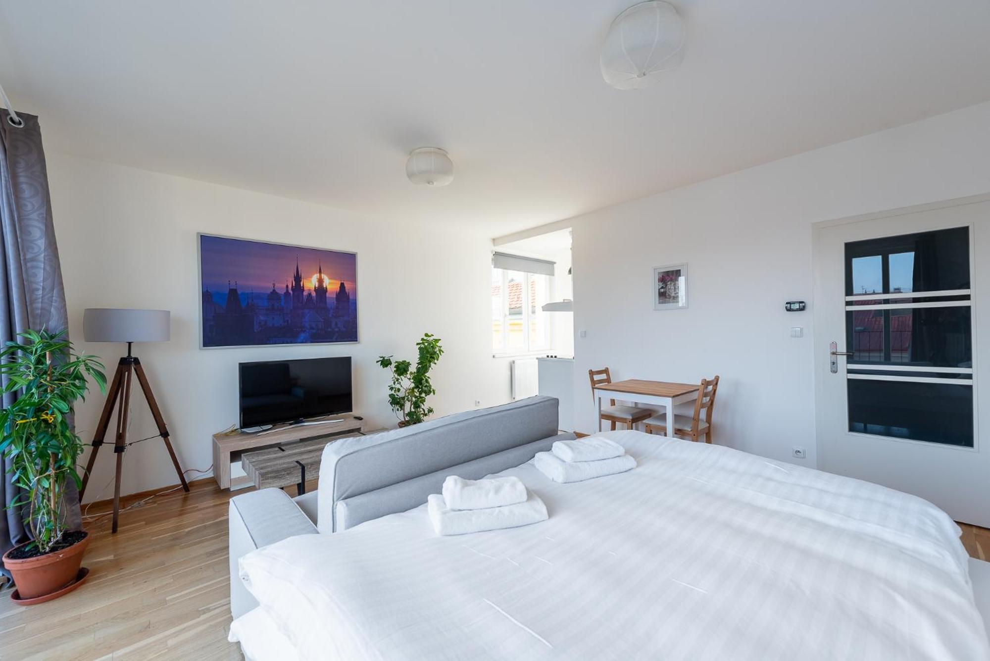 Sunny Safron Apartment براغ المظهر الخارجي الصورة